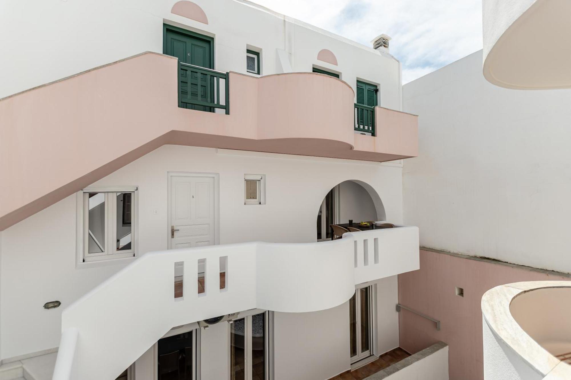 Golden Bay Apartahotel